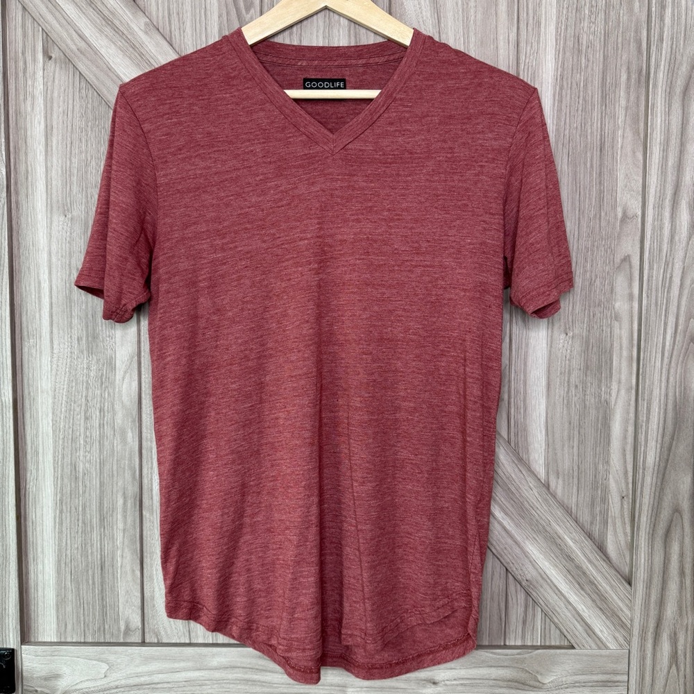 Goodlife Men’s Triblend Scallop V-Neck T-Shirt | Red | Medium